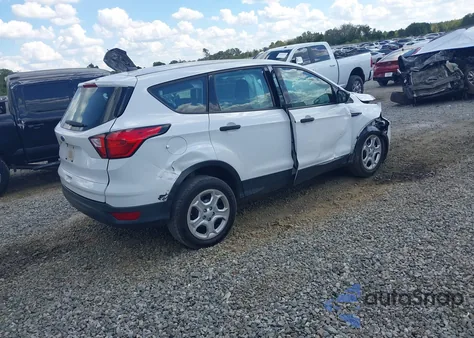 2019 Ford Escape S z USA, uszkodzony, nr VIN 1FMCU0F75KUB45810